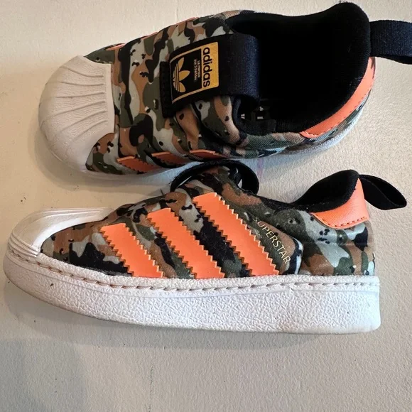 Adorable toddler shoes. Good condition, still soo much life left in them! - Picture 5 of 5